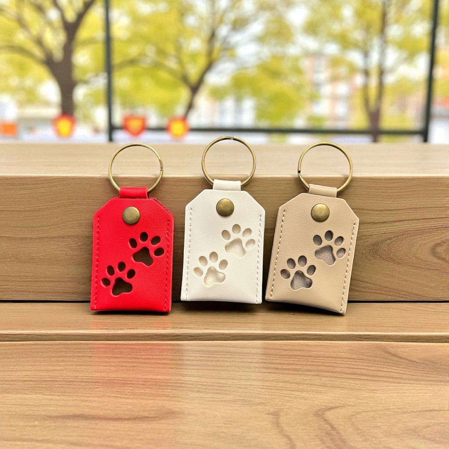Pet hair storage keychain